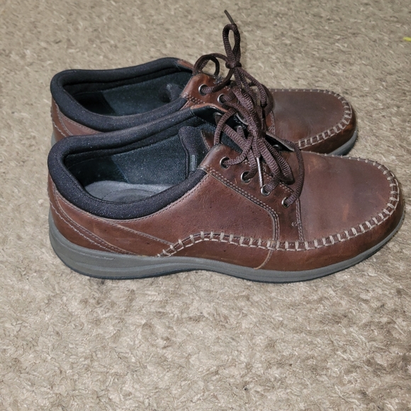 Clark's mens shoes. Size 10.5. - Picture 2 of 3